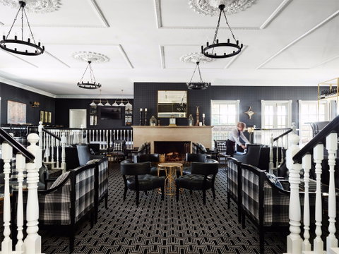 Epoche Lounge Bar - Tourism Cairns 1