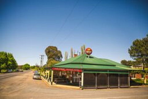 Wombat Hotel - Tourism Cairns 0