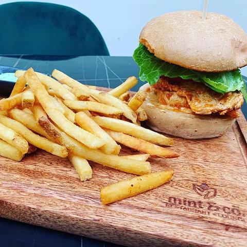 Customs House Inn - Tourism Cairns 0