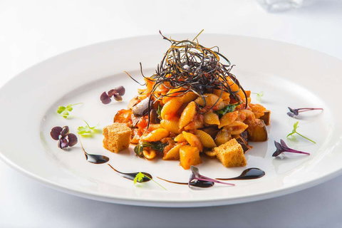 Lily's Restaurant, Bar & Function Centre - Tourism Cairns 0