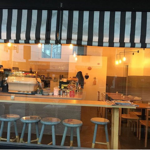 Seven Creeks Hotel - Tourism Cairns 0