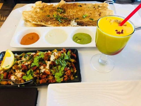 Baahubali Indian Restaurant - Tourism Cairns 0
