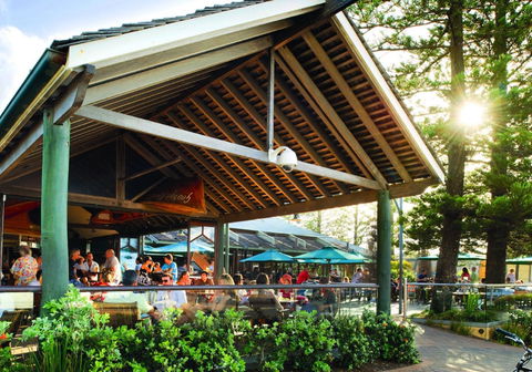 Beach Hotel - Tourism Cairns 0
