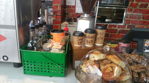 Maggie And Kate - Tourism Cairns 0