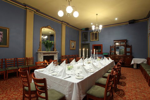 The American Creswick - Tourism Cairns 0