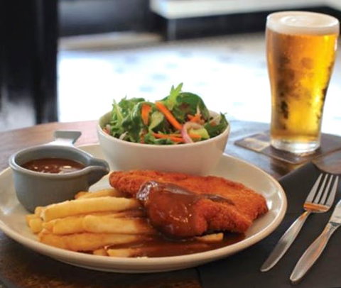 Crest Hotel - Tourism Cairns 0