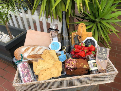 Rochford Wine And Grocery Delivery - Tourism Cairns 1