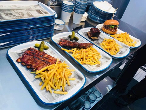 American Bar & Grill - Tourism Cairns 0