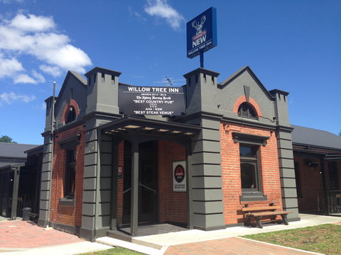 Graze Restaurant At The Willow Tree Inn - Tourism Cairns 1