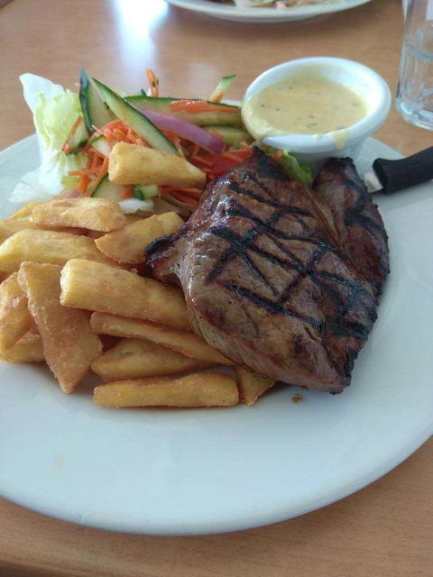 Gladstone Yacht Club - Tourism Cairns 0