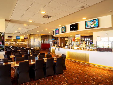Popular Alm Bistro - Tourism Cairns 0