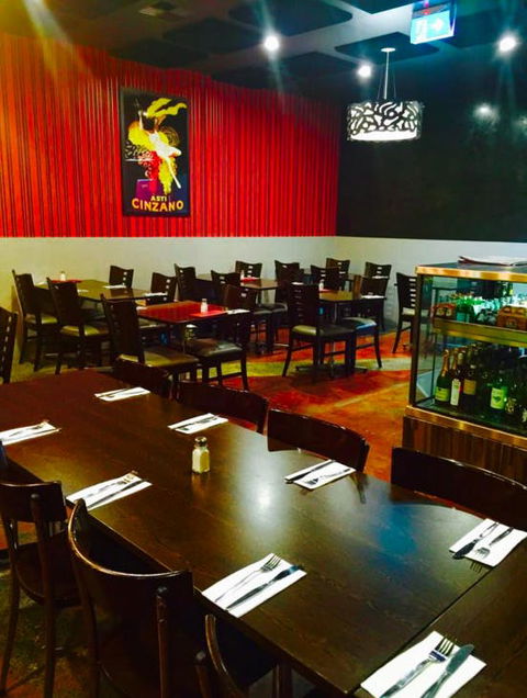 Universal Restaurant - Tourism Cairns 0