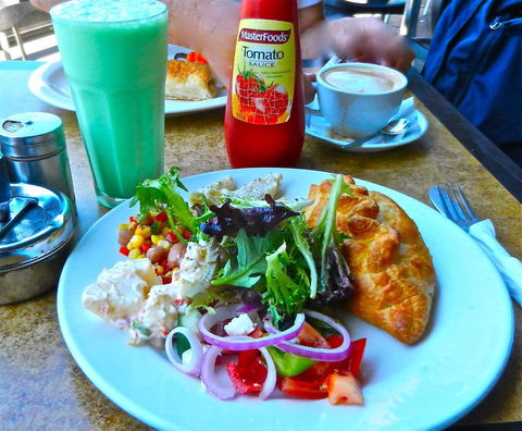 Q Cafe - Tourism Cairns 0