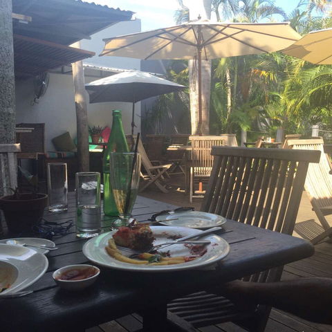 Barefoot Art Food Wine - Tourism Cairns 0