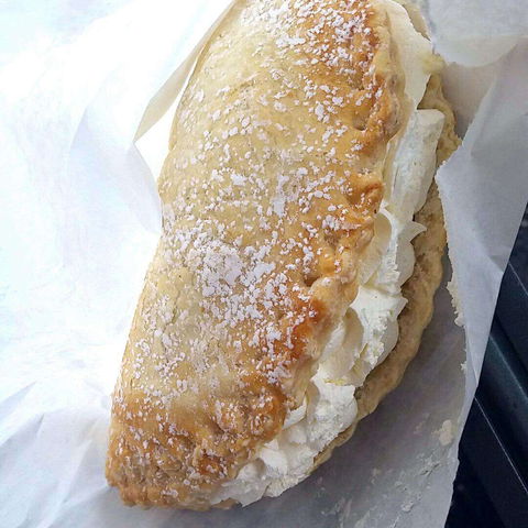 Davelle's Bakery - Tourism Cairns 0