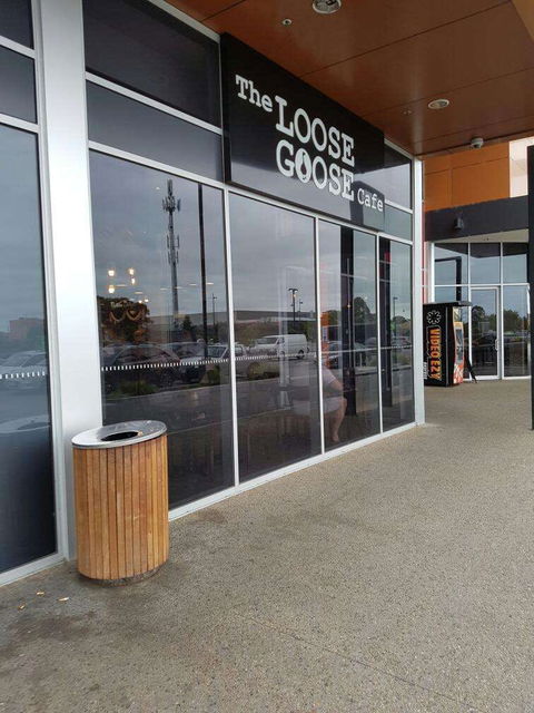 The Loose Goose Cafe - Tourism Cairns 0