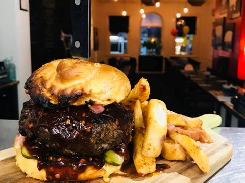 Imperial Hotel Cowra - Tourism Cairns 1