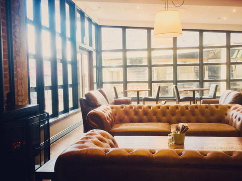 The Clubhouse Hotel - Tourism Cairns 0