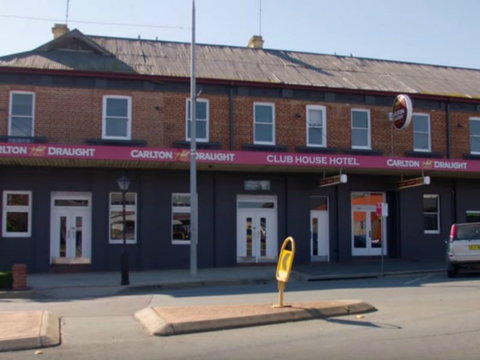 The Clubhouse Hotel - Tourism Cairns 2