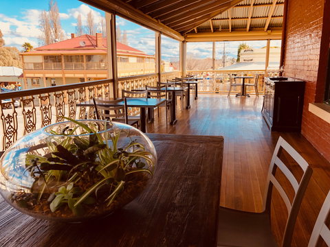 Empire Hotel - Tourism Cairns 2