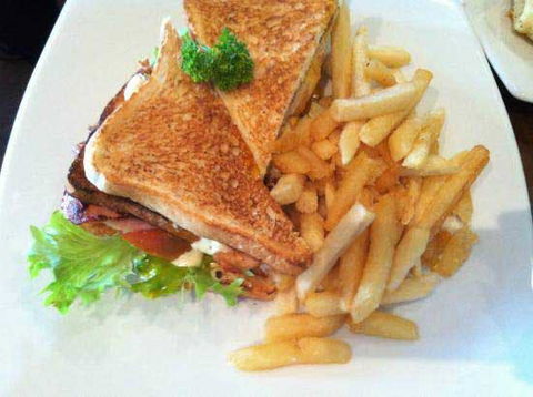 Lulu's Cafe - Tourism Cairns 0