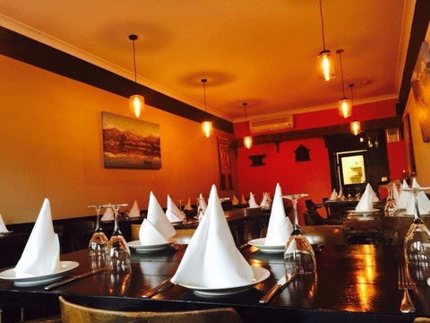 The Hungry Eye Chargrill & Tandoori Restaurant - Tourism Cairns 0