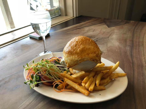 Bowning Hotel Dining - Tourism Cairns 0