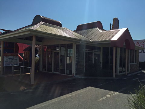 Darcy's Licensed Restaurant - Tourism Cairns 0