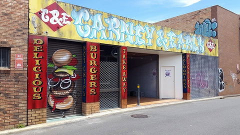 Carney & Earl's - Tourism Cairns 0