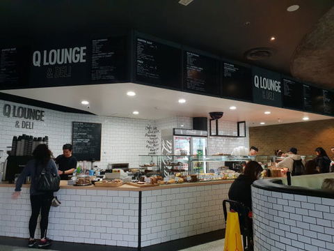 Q Lounge And Deli - Tourism Cairns 0