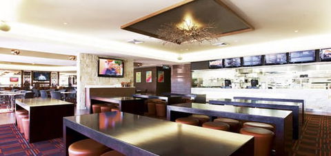 Colonial Hotel - Tourism Cairns 0