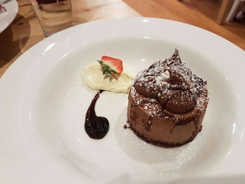 Crown Hotel - Tourism Cairns 0