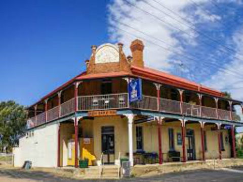 Ironbark Inn - Tourism Cairns 0
