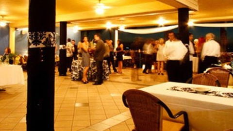 La Beach Restaurant - Tourism Cairns 2