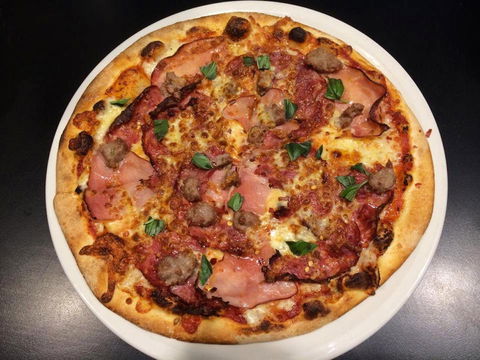 11 Inch Pizza Docklands - Tourism Cairns 0