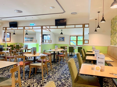 Bay Central Tavern - Tourism Cairns 0