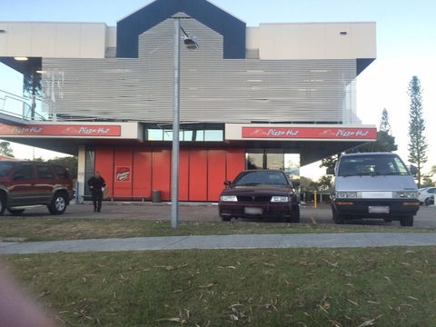 Pizza Hut - Runaway Bay - Tourism Cairns 0