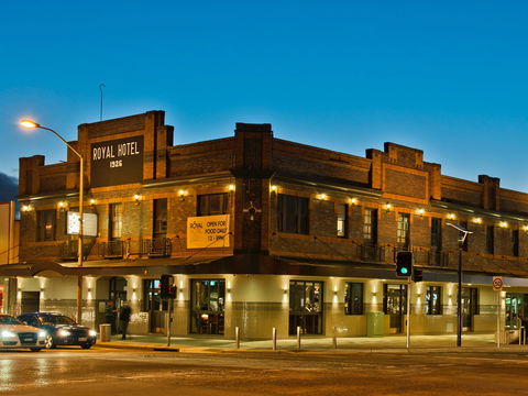 Royal Hotel Queanbeyan - Tourism Cairns 0