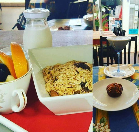 What's In The Pot? - Tourism Cairns 2