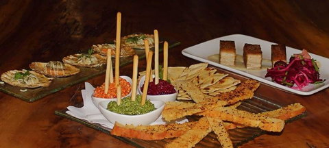 Berry Springs Tavern - Tourism Cairns 0