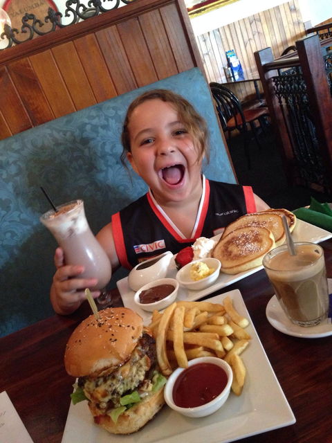 The Arch Rival Bar & Grill - Tourism Cairns 3