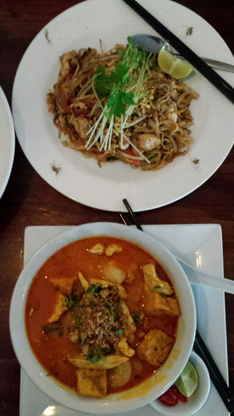 The Arch Rival Bar & Grill - Tourism Cairns 8