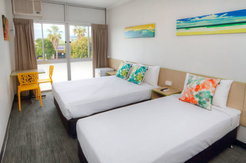 Palm Beach Hotel - Tourism Cairns 0