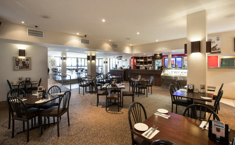 Palm Beach Hotel - Tourism Cairns 1