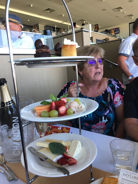 Gold Coast Turf Club - Tourism Cairns 5