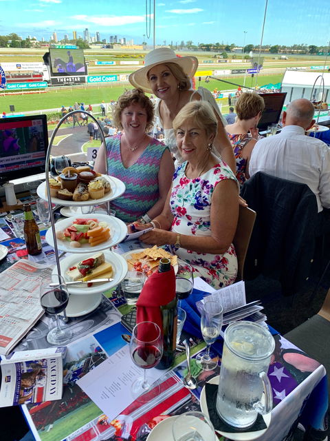 Gold Coast Turf Club - Tourism Cairns 7