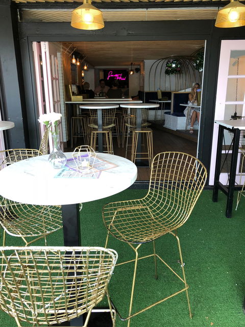 Ravens Lounge Bar - Tourism Cairns 4