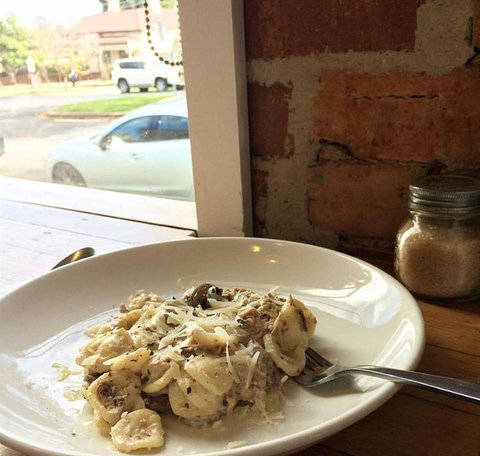 EAT LOVE PIZZA - Tourism Cairns 10