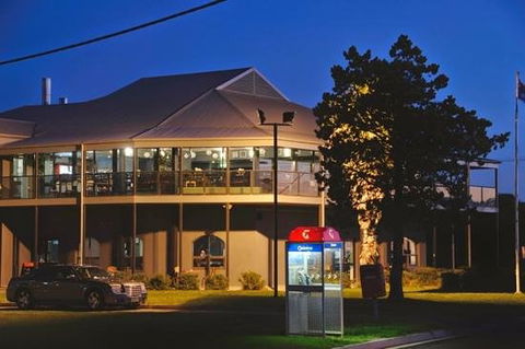 St Kilda Beach Hotel - Tourism Cairns 0