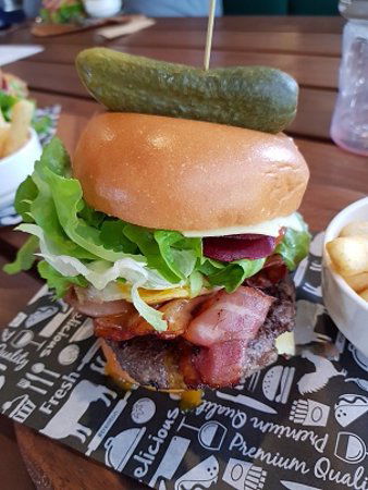Arnieâ€™s Cafe And Bar - Tourism Cairns 0